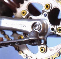 Removing a crankset